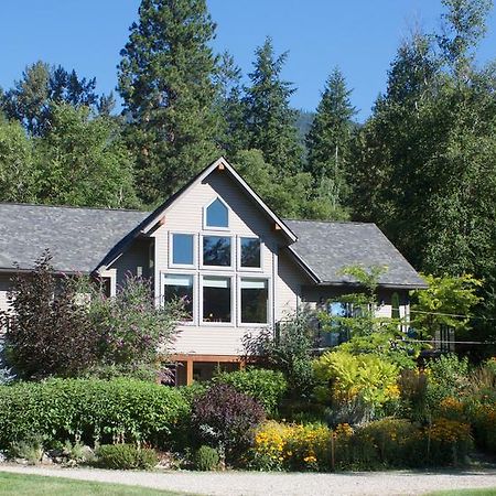 Windborne Bed & Breakfast Castlegar Extérieur photo