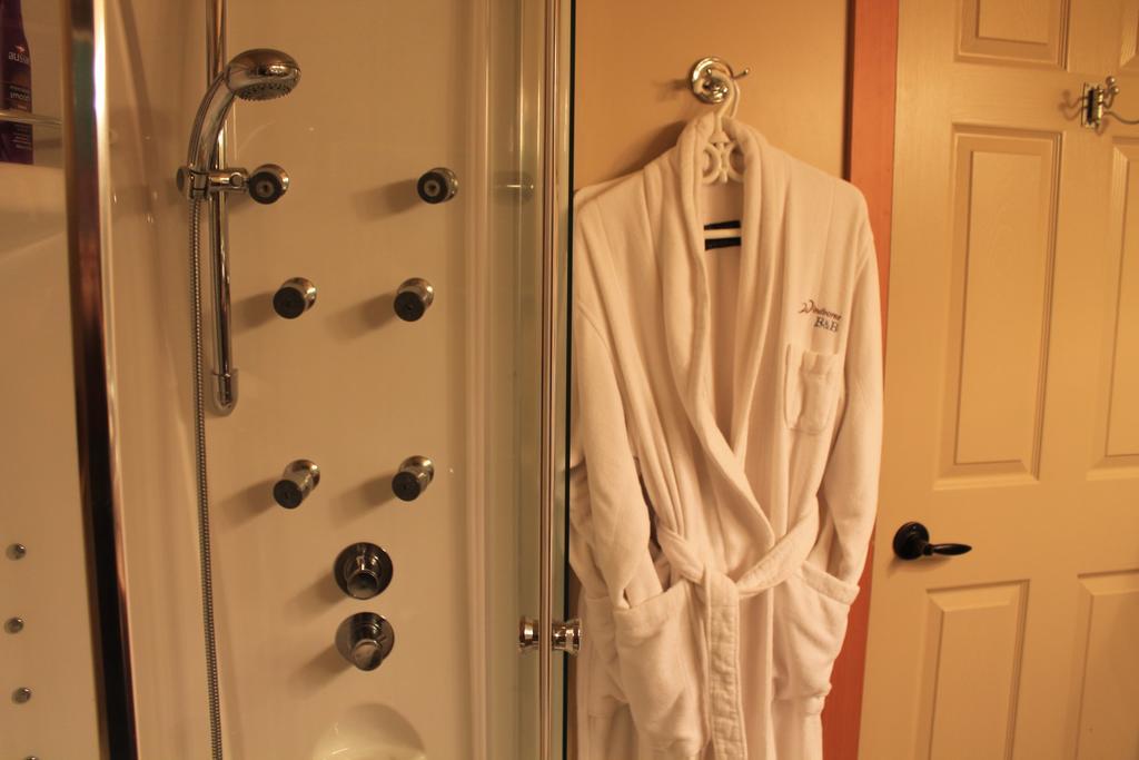 Windborne Bed & Breakfast Castlegar Chambre photo