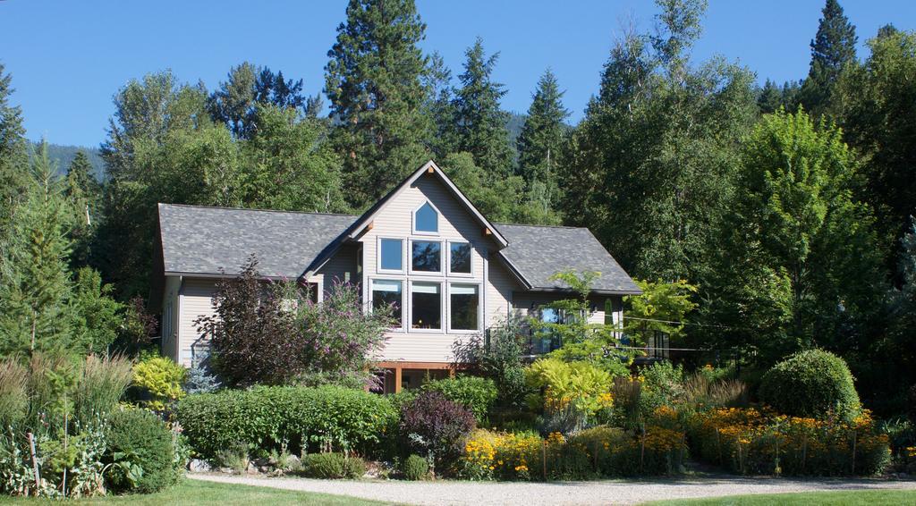 Windborne Bed & Breakfast Castlegar Extérieur photo